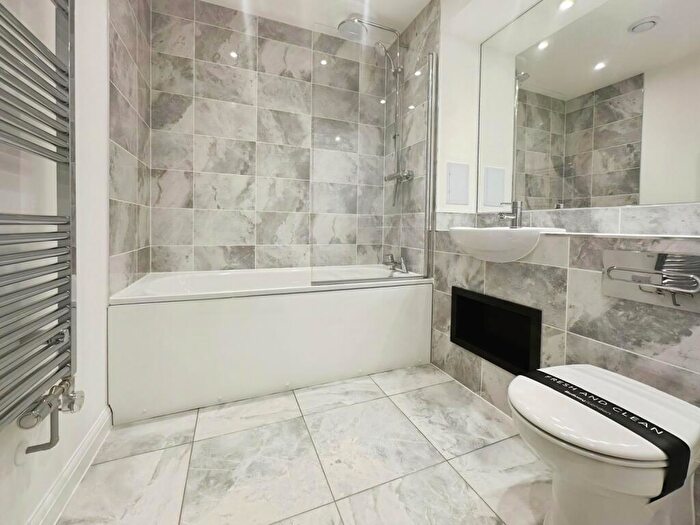 2 Bedroom Flat To Rent In Truman Way Dartford, DA1