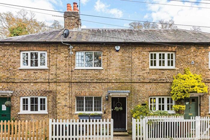 2 Bedroom Cottage To Rent In High Road, Essendon, AL9
