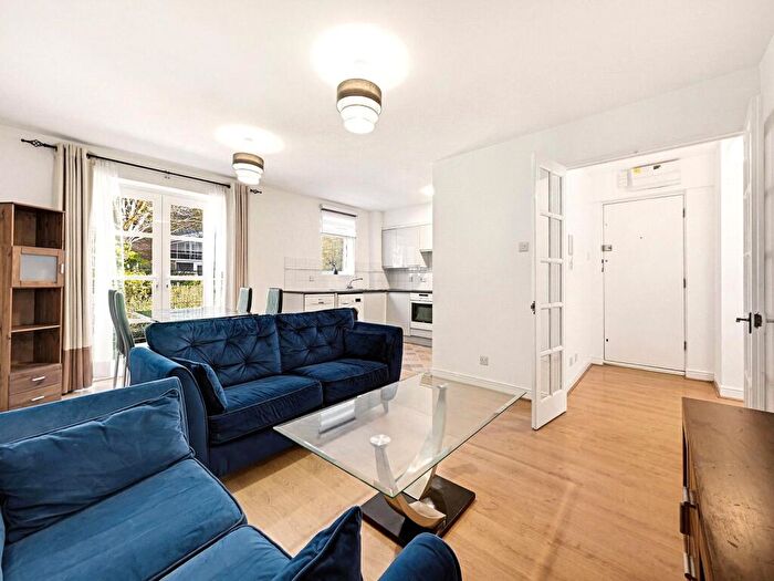 2 Bedroom Apartment To Rent In Langbourne Place, London, E14
