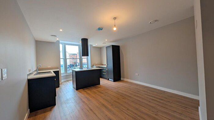 1 Bedroom Flat To Rent In Market Place, Ggainsborough, DN21