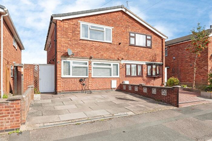 3 Bedroom Semi-Detached House For Sale In Stancliff Road, Leicester, LE4