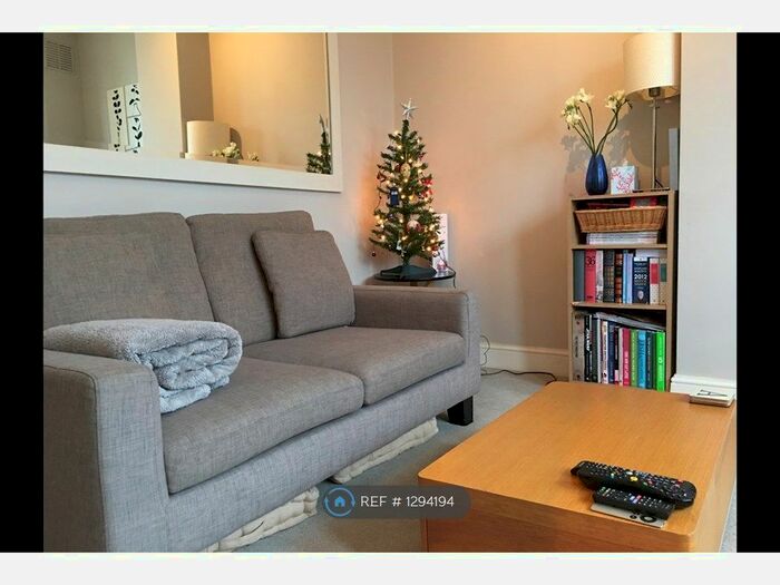 2 Bedroom Flat To Rent In Endlesham Road, London SW12
