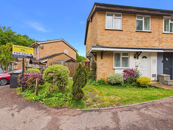 2 Bedroom Semi-Detached House For Sale In Woodbury Road, Chatham, ME5