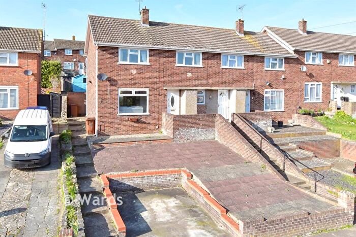 3 Bedroom End Of Terrace House For Sale In Albatross Avenue, Strood, Rochester, Kent, ME2