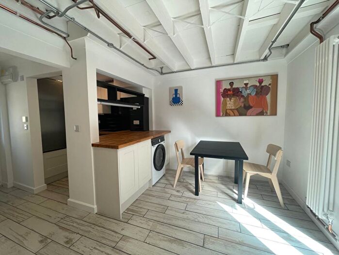 1 Bedroom Terraced House For Sale In Connor Close, London, E11