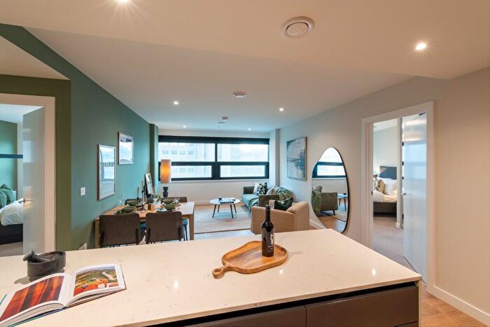 2 Bedroom Apartment To Rent In The Octagon, Birmingham, B3