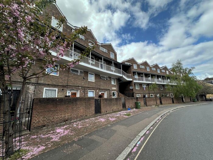 3 Bedroom Maisonette To Rent In Tanners Hill, Deptford, SE8