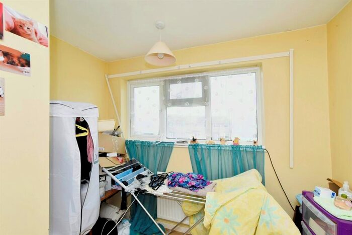 3 Bedroom Terraced House For Sale In Carstairs Avenue, Swindon, SN3