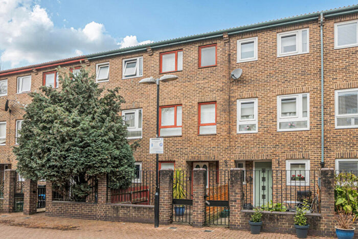 3 Bedroom House For Sale In Lambeth Walk, London, SE11