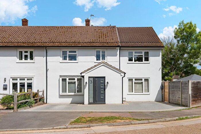 4 Bedroom Semi-Detached House For Sale In Winston Drive, Stoke D'abernon, KT11