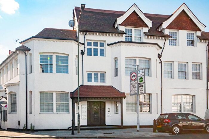 2 Bedroom Flat To Rent In Park Gate Court, High Street, Hampton Hill, Hampton, TW12