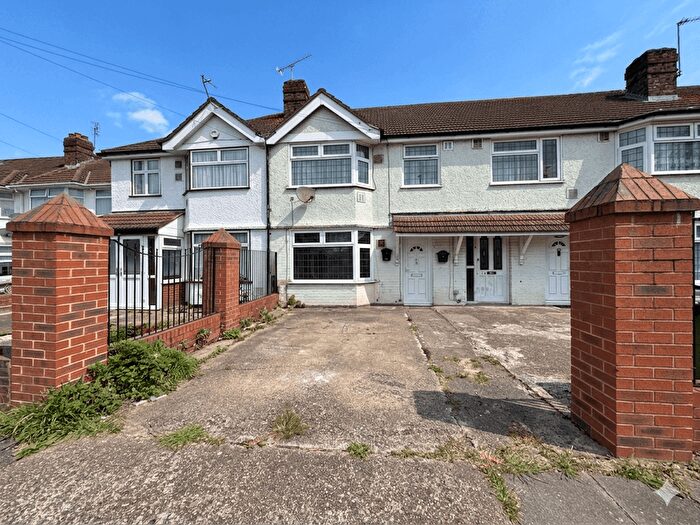 4 Bedroom Terraced House To Rent In Byron Avenue, Hounslow, TW4