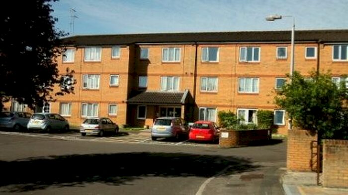 2 Bedroom Flat To Rent In St. Albans Close, Swindon, SN2