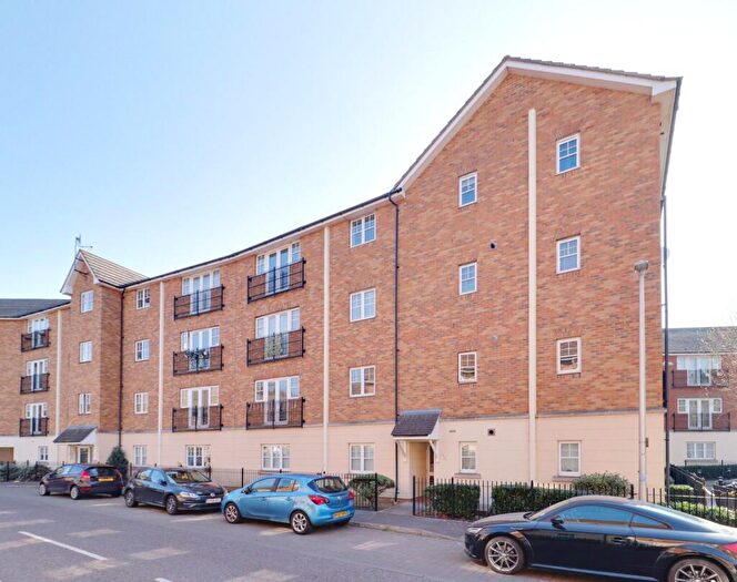 2 Bedroom Flat For Sale In Caspian Way, Purfleet-on-Thames, RM19