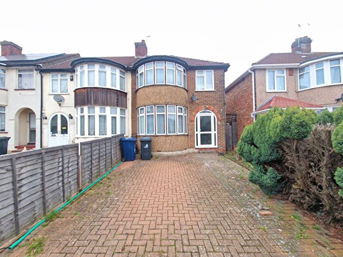 3 Bedroom End Of Terrace House For Sale In Reading Road, Northolt, UB5