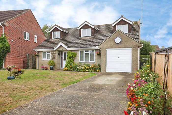 5 Bedroom Detached Bungalow For Sale In Willow Drive, Durrington, Salisbury, SP4