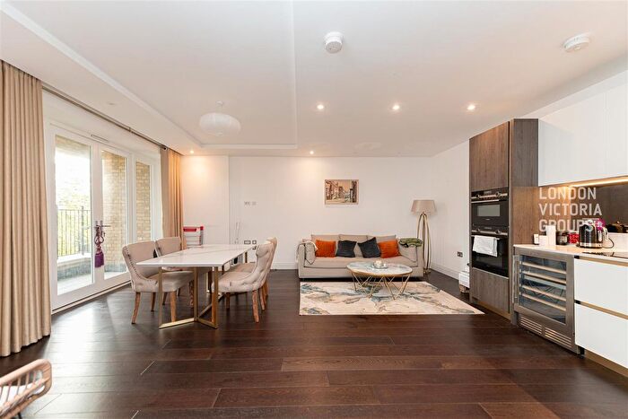 2 Bedroom Flat To Rent In Atkinson Close, London, SW20