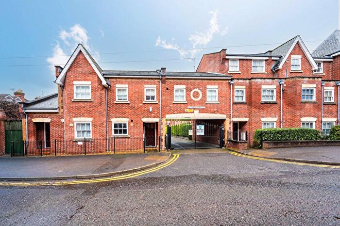 2 Bedroom Flat For Sale In Sandfield Court, Guildford, GU1