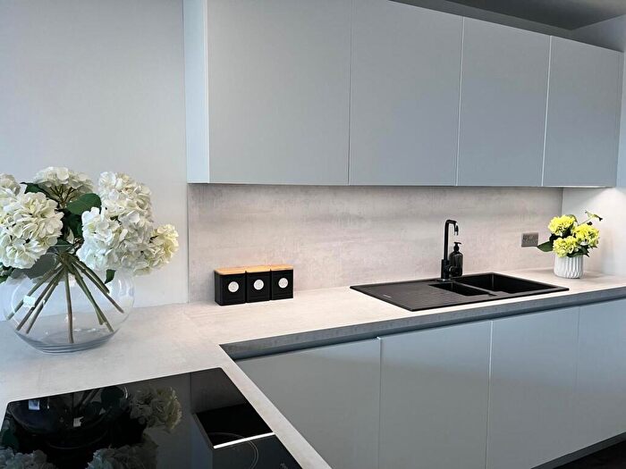 2 Bedroom Apartment To Rent In David Baldwin Way, Dukes Place, S11