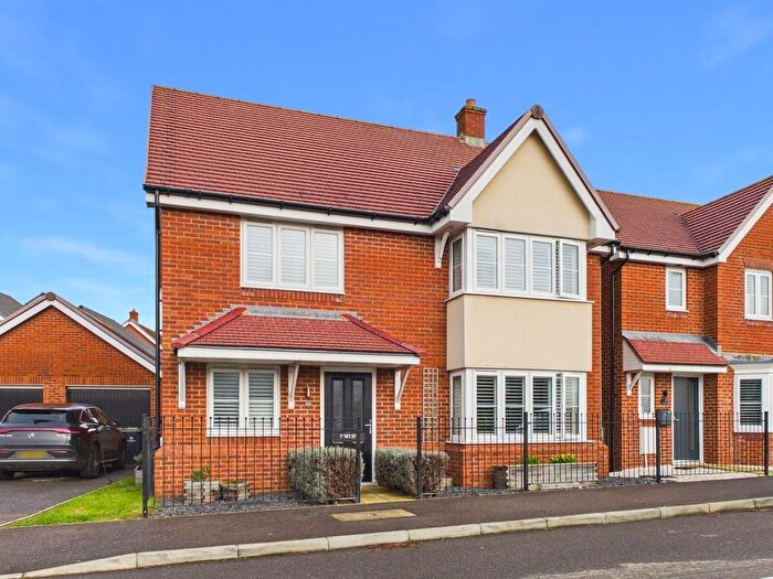 4 Bedroom Detached House For Sale In Sunflower Street, Worthing, BN13
