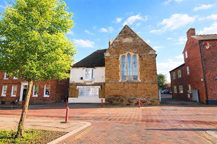 6 Bedroom Property For Sale In New Street, Daventry, NN11