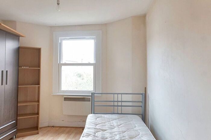 1 Bedroom Flat For Sale In Flat, Buxton Road, Willesden, London, NW2