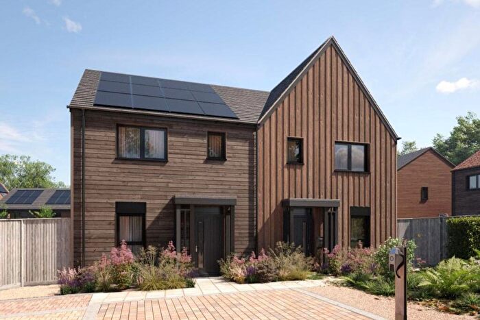 3 Bedroom Semi-Detached House For Sale In Bed Eco Home | Low To No Bills | Near Station | London Commuter, OX14
