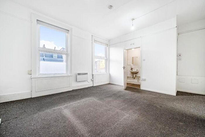 1 Bedroom Flat To Rent In Lewisham Way, New Cross, London, SE14