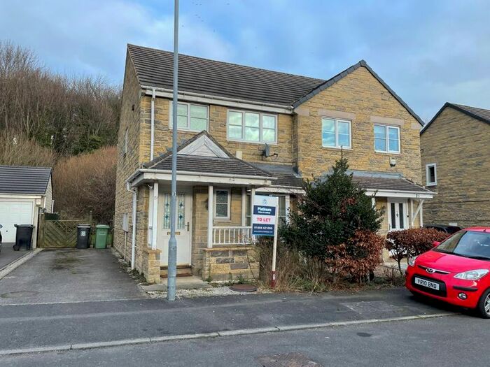 3 Bedroom Farm To Rent In Middlemost Close, Birkby, Huddersfield HD2