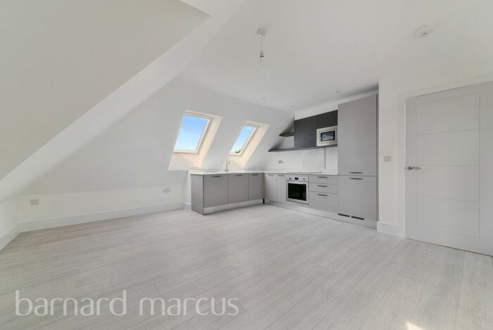 2 Bedroom Flat To Rent In Hyde Road, Sanderstead, South Croydon, CR2