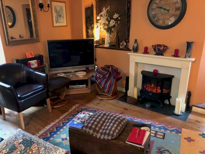 3 Bedroom Barn Conversion To Rent In Market Place, Fairford, GL7