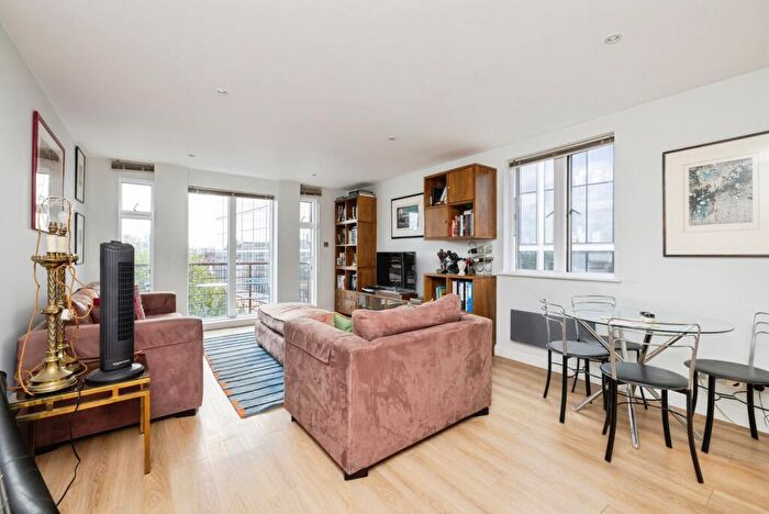 2 Bedroom Apartment To Rent In Spital Square, London, E1