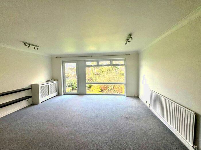 2 Bedroom Flat To Rent In Hadley Road, Barnet, EN5
