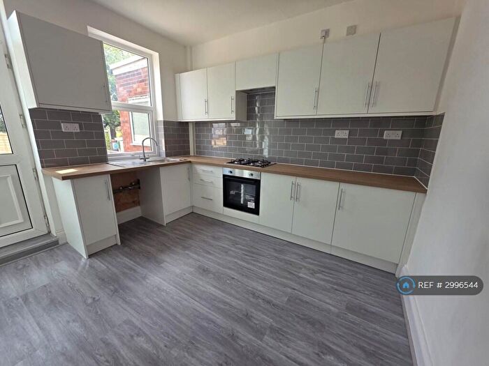 3 Bedroom End Of Terrace House To Rent In Quarry St, Barnsley, S72