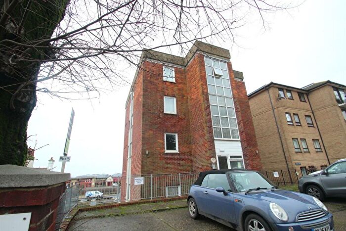 1 Bedroom Flat To Rent In Castle Street, Ryde, PO33