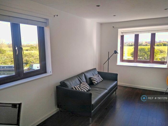 1 Bedroom Flat To Rent In Riverside Close Hackney, London, E5