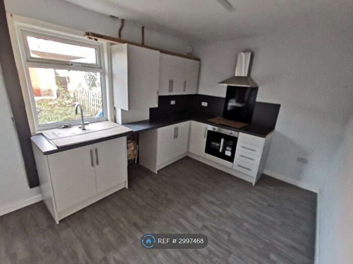 3 Bedroom Terraced House To Rent In East Park View, Leeds, LS9