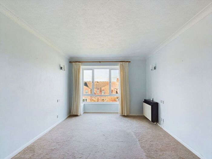 1 Bedroom Flat For Sale In Penrith Court, Broadwater Street East, Worthing, BN14