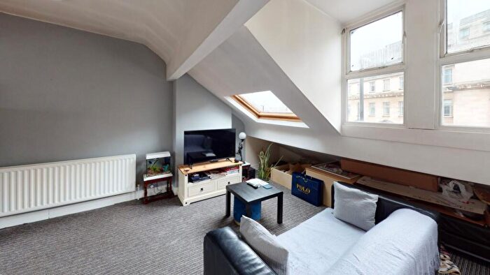 2 Bedroom Flat To Rent In Blenheim Terrace, University, Leeds, LS2
