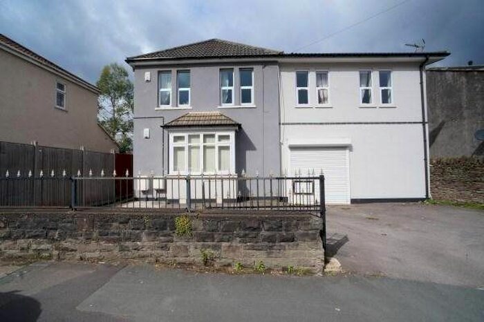 3 Bedroom Flat To Rent In Soundwell Road, Soundwell, Bristol, BS16