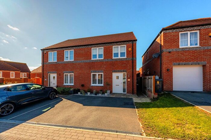 3 Bedroom Semi-Detached House For Sale In Hewer Way, Mapplewell, Barnsley, S75