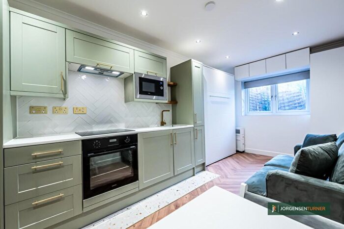 Flat To Rent In Brondesbury Road, London, NW6