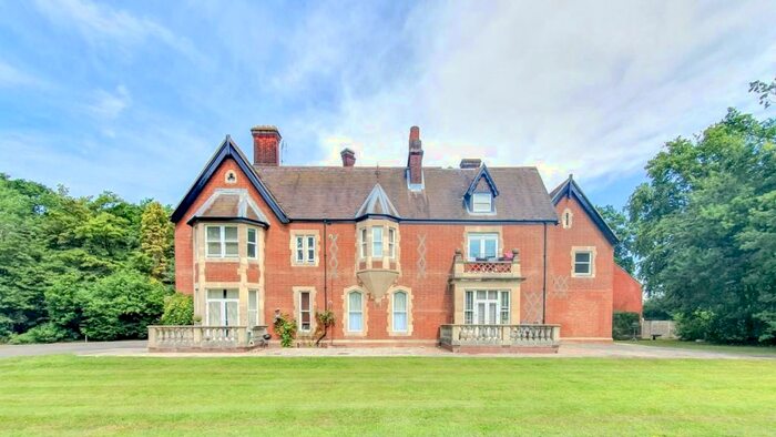 2 Bedroom Flat To Rent In The Mansion, Whitney Wood, Stevenage, SG1