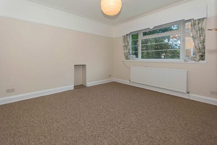 2 Bedroom Flat To Rent In Poynders Road, London, SW4