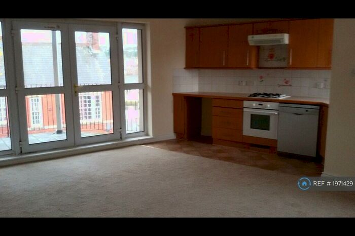 2 Bedroom Flat To Rent In Portchester Heights, Exeter, EX4