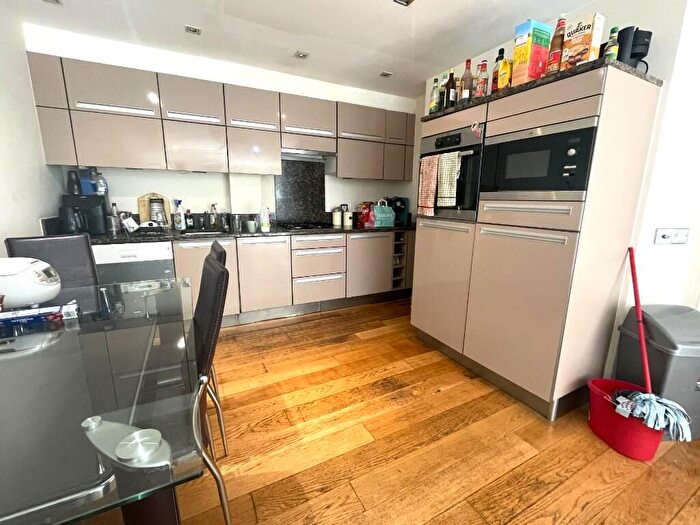 4 Bedroom Flat To Rent In Kay Street, London, E2