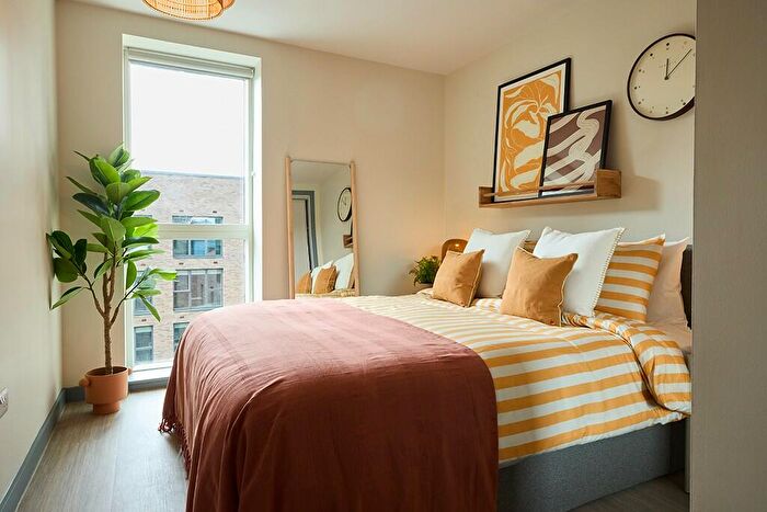 3 Bedroom Apartment To Rent In Candleriggs, Glasgow, G1