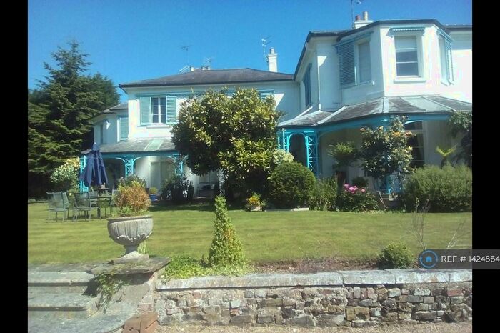 2 Bedroom Flat To Rent In Alderbourne Manor, Gerrards Cross, SL9