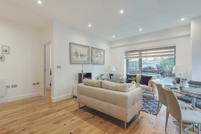 2 Bedroom Apartment To Rent In Henley-On-Thames, Oxfordshire, RG9