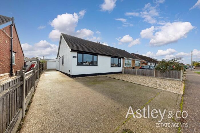 3 Bedroom Semi-Detached Bungalow For Sale In Cere Road, Sprowston, Norwich, NR7